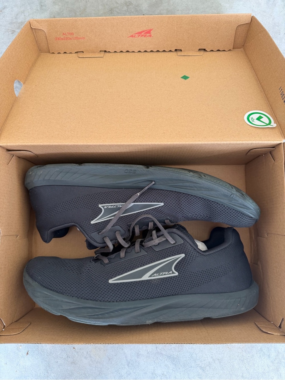 Men’s Altra Escalante 4 Black Running Shoes Size: 12